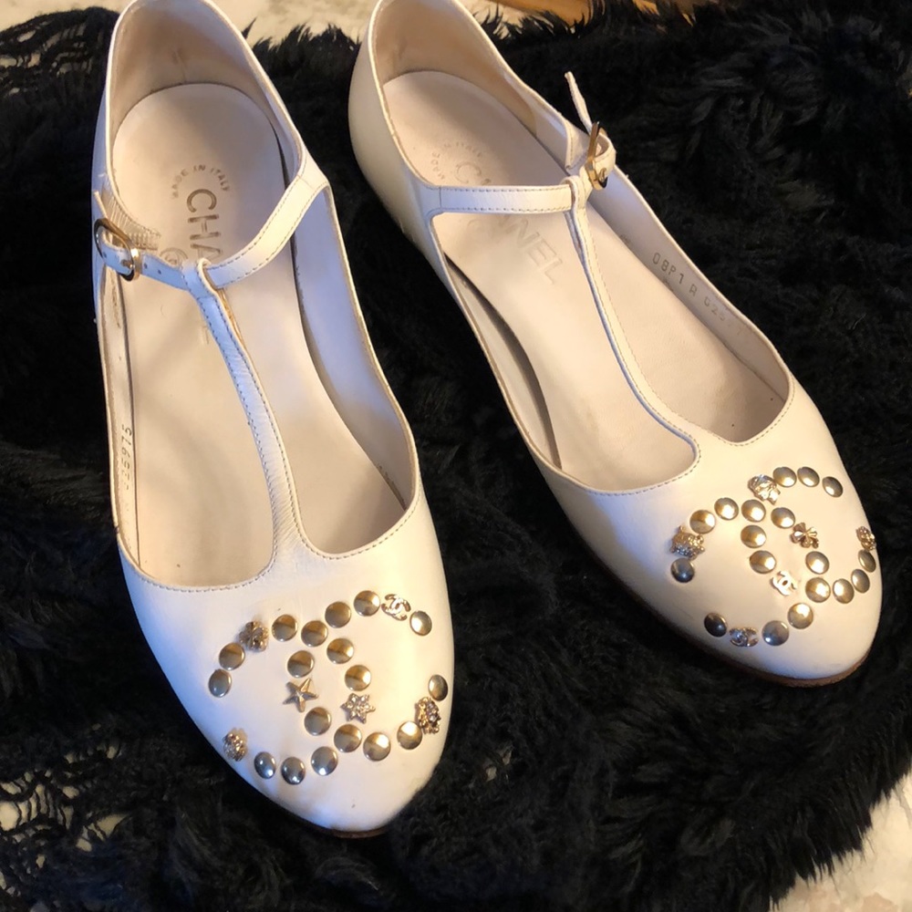 CHANEL White and Gold Flats with Embellishments